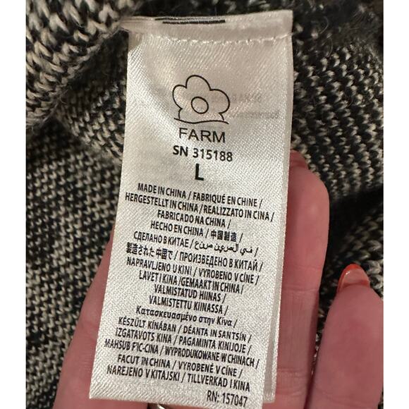 Farm Rio - Pineapple Garden Mini Knit
Dress - Large - Picture 10 of 12